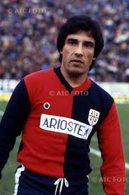 Victorino in campo con la maglia del Cagliari