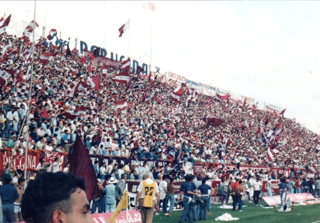 I tifosi della Reggina nello spareggio di Perugia con la Virescit (Reggionelpallone)