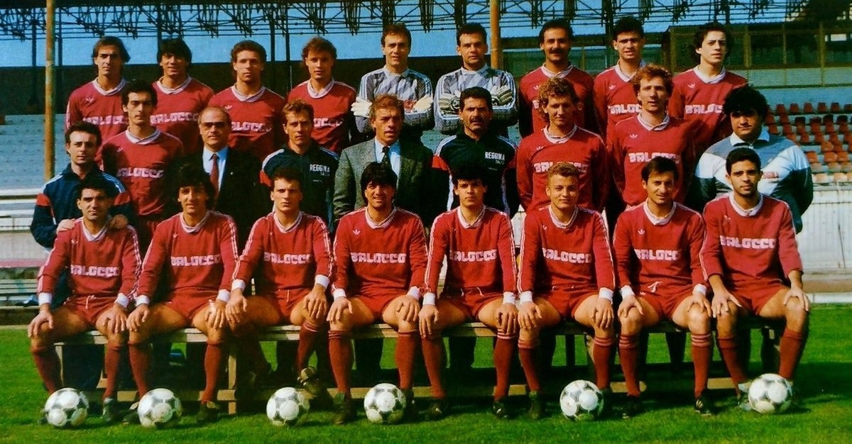 La Reggina edizione 1988-89 in posa per la foto ufficiale (fonte Wikipedia)